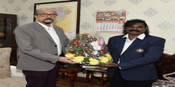 राज्यपाल डेका से वुशु एसोसिएशन के महासचिव ने की भेंट