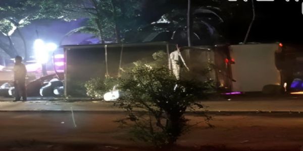 नारायणगढ़ में एनएच-16 पर सब्जी लदा पिकअप वैन पलटी, बाल-बाल बचा चालक