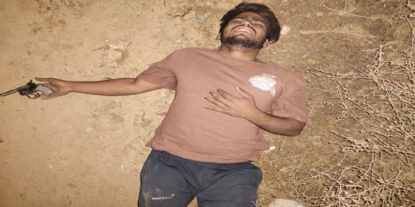 वाराणसी: बड़ागांव पुलिस ने मुठभेड़ में शातिर लूटेरे को दबोचा,लूट के गहने बरामद