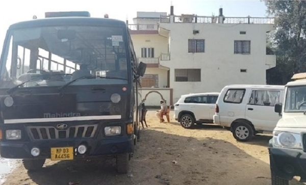 हाई स्कूल के प्राचार्य के तीन ठिकानों पर ईओडब्ल्यू का छापा हाई स्कूल के प्राचार्य के तीन ठिकानों पर ईओडब्ल्यू का छापा