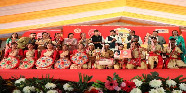 मुख्यमंत्री डॉ. मोहन यादव ने राष्ट्रीय बाल रंग समापन समारोह में सांस्कृतिक कार्यक्रम प्रस्तुत करने वाले होनहार कलाकारों के साथ मुख्यमंत्री डॉ. मोहन यादव ने राष्ट्रीय बाल रंग समापन समारोह में सांस्कृतिक कार्यक्रम प्रस्तुत करने वाले होनहार कलाकारों के साथ