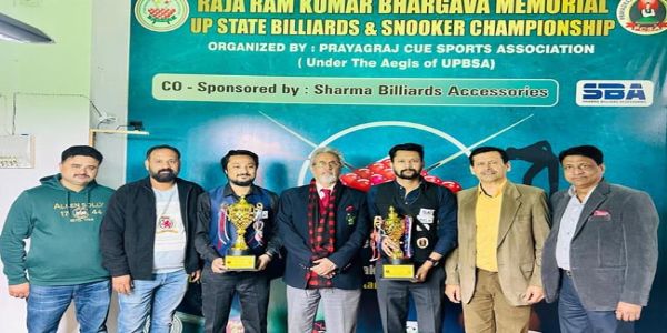 विजेता एवं उपविजेता खिलाड़ी अतिथियों के साथ विजेता एवं उपविजेता खिलाड़ी अतिथियों के साथ