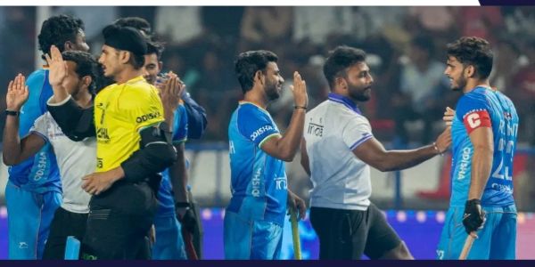 जीत दर्ज करने के बाद भारतीय टीम