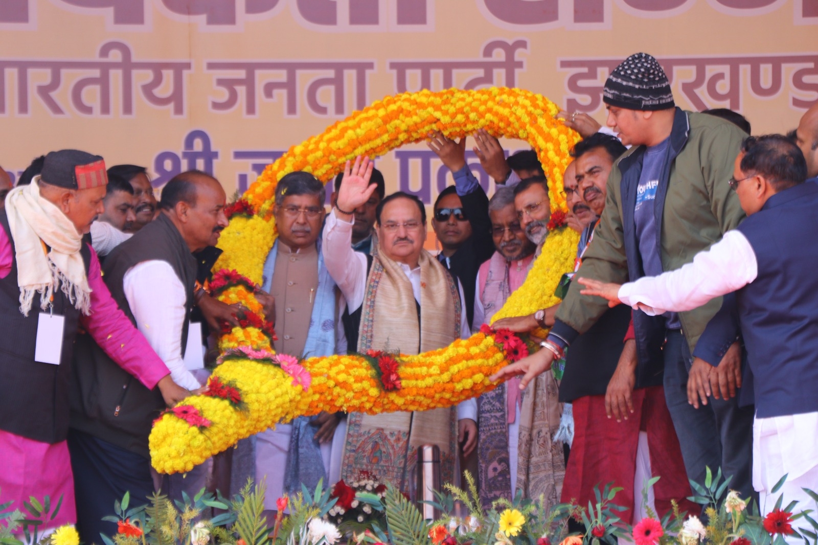 भाजपा के राष्ट्रीय अध्यक्ष का स्वागत करते