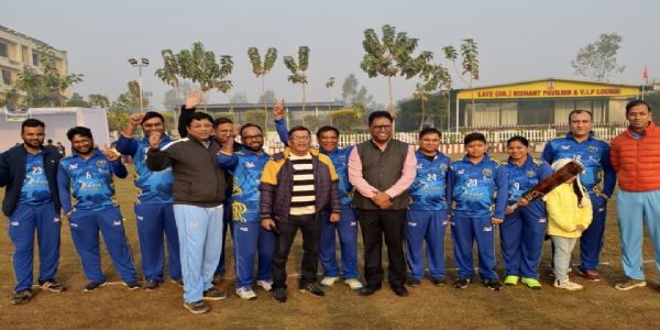 सनसनीखेज मुकाबले में बड़ा स्कोर खड़ा करने के बाद जश्न मनाती टीम। सनसनीखेज मुकाबले में बड़ा स्कोर खड़ा करने के बाद जश्न मनाती टीम।