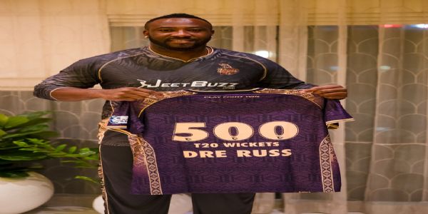 ‘500’ नंबर की कस्टमाइज्ड जर्सी के साथ आंद्रे रसेल