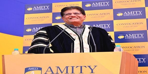 एमिटी यूनिवर्सिटी के दीक्षांत समारोह को संबोधित करते पीयूष गोयल एमिटी यूनिवर्सिटी के दीक्षांत समारोह को संबोधित करते पीयूष गोयल