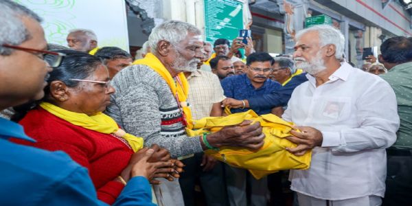 वरिष्ठ नागरिकों के लिए रामेश्वरम-काशी आध्यात्मिक निःशुल्क यात्रा का मंत्री शेखर बाबू ने किया शुभारंभ वरिष्ठ नागरिकों के लिए रामेश्वरम-काशी आध्यात्मिक निःशुल्क यात्रा का मंत्री शेखर बाबू ने किया शुभारंभ