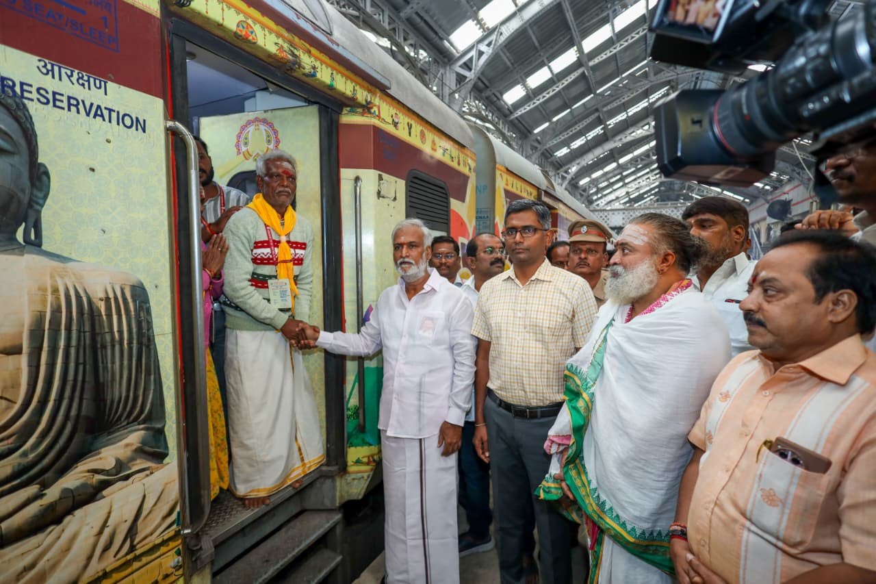 वरिष्ठ नागरिकों के लिए रामेश्वरम-काशी आध्यात्मिक निःशुल्क यात्रा का मंत्री शेखर बाबू ने किया शुभारंभ वरिष्ठ नागरिकों के लिए रामेश्वरम-काशी आध्यात्मिक निःशुल्क यात्रा का मंत्री शेखर बाबू ने किया शुभारंभ