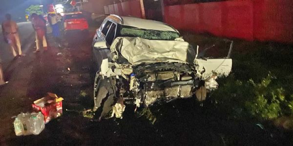 रामनाथपुरम के पास दो कारों की आमने-सामने की टक्कर में 5 लोगों की मौत हो गई। रामनाथपुरम के पास दो कारों की आमने-सामने की टक्कर में 5 लोगों की मौत हो गई।