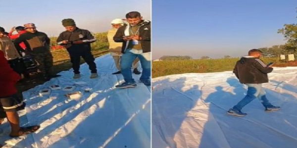 डीआरडीओ का बड़ा परीक्षण बैलून खेत में गिरने के बाद जांच करते अधिकारी