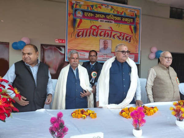 विद्यालय के वार्षिक उत्सव के दौरान पूर्व एमएलसी भरत त्रिपाठी विद्यालय के वार्षिक उत्सव के दौरान पूर्व एमएलसी भरत त्रिपाठी