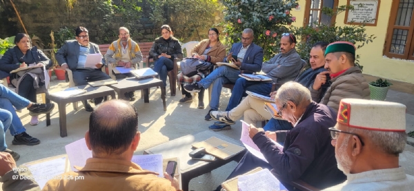 मंडी साक्षरता एवं जन विकास समित की बैठक में चर्चा करते हुए पदाधिकारी। मंडी साक्षरता एवं जन विकास समित की बैठक में चर्चा करते हुए पदाधिकारी।