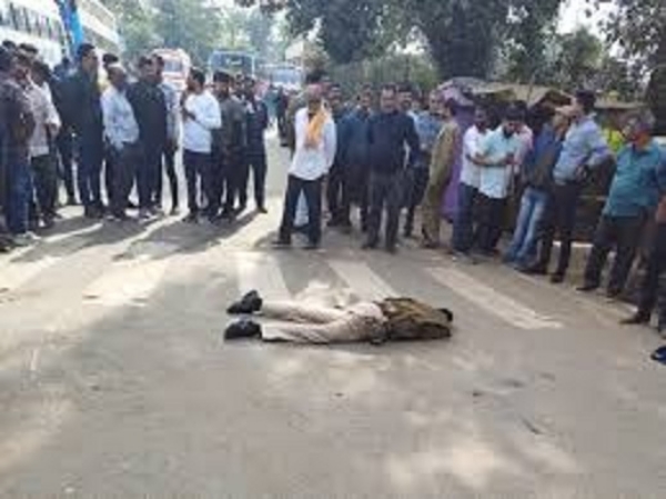 ट्रैफिक ड्यूटी कर रहे पुलिस कॉन्स्टेबल को बस ने कुचला