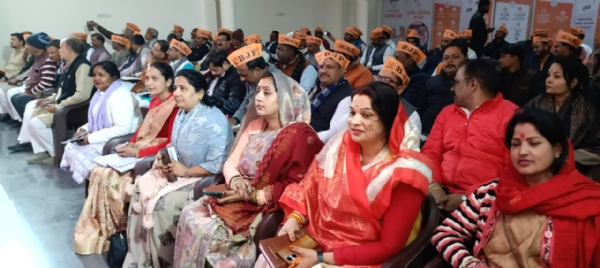 बैठक मे शामिल भाजपा कार्य कर्ता बैठक मे शामिल भाजपा कार्य कर्ता