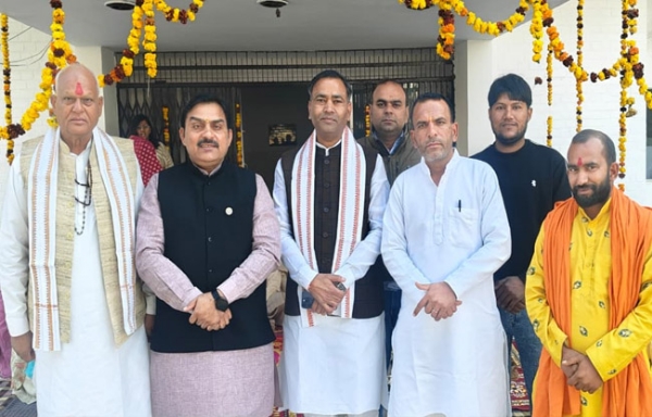 सोनीपत हवन यज्ञ करते हुए पंडित सूरज शास्त्री, चेयरमैन निशांत छौक्कर वाइस चेयरमैन योगेश कौशिक सोनीपत हवन यज्ञ करते हुए पंडित सूरज शास्त्री, चेयरमैन निशांत छौक्कर वाइस चेयरमैन योगेश कौशिक