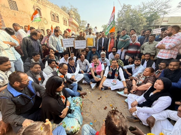 मेटल के मजदूरों को 15-15 लाख दिलाने के लिए सड़क पर उतर किया खाचरियावास ने प्रदर्शन मेटल के मजदूरों को 15-15 लाख दिलाने के लिए सड़क पर उतर किया खाचरियावास ने प्रदर्शन