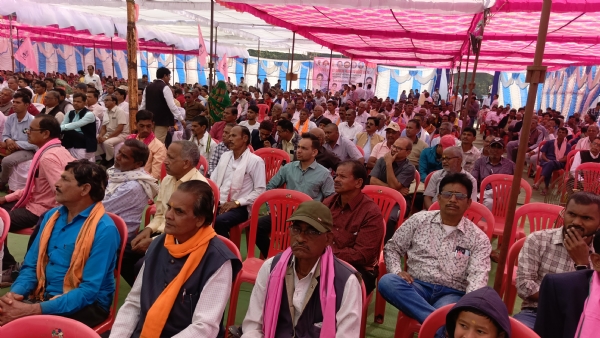 समाज के कार्यक्रम में उपस्थित समाजजन समाज के कार्यक्रम में उपस्थित समाजजन