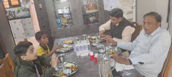 सामाजिक समरसता की मिसाल, 35 परिवारों के यहां भोजन करने पहुंचे वनवासी छात्रावास के छात्र सामाजिक समरसता की मिसाल, 35 परिवारों के यहां भोजन करने पहुंचे वनवासी छात्रावास के छात्र