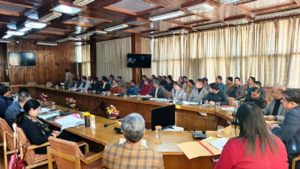 डीसी की राजस्व टीम के साथ बैठक डीसी की राजस्व टीम के साथ बैठक