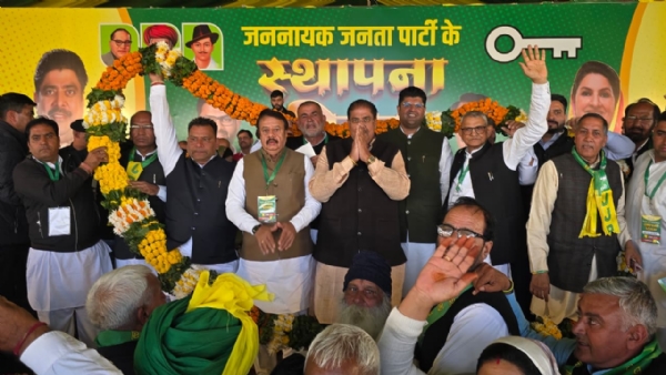 रैली को संबोधित करते हुए दुष्यंत चौटाला।