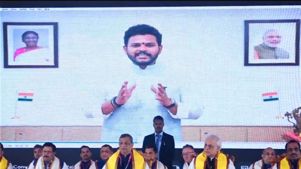 वर्चुअल संबोधित करते हुए नागर विमानन मंत्री वर्चुअल संबोधित करते हुए नागर विमानन मंत्री