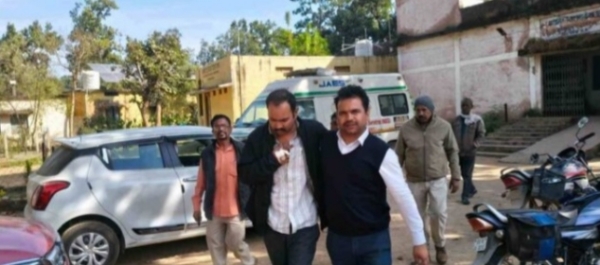 कोरबा : पिपरिया से लौटते समय पसान रेंजर और चालक गंभीर हादसे का शिकार, स्कॉर्पियो पेड़ से टकराई कोरबा : पिपरिया से लौटते समय पसान रेंजर और चालक गंभीर हादसे का शिकार, स्कॉर्पियो पेड़ से टकराई