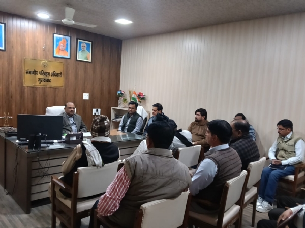 माह के पहले रविवार को आरटीओ कार्यालय में बैठक में उपस्थित ट्रक, बस, टैक्सी यूनियन के पदाधिकारी। माह के पहले रविवार को आरटीओ कार्यालय में बैठक में उपस्थित ट्रक, बस, टैक्सी यूनियन के पदाधिकारी।