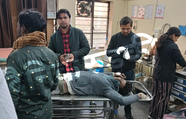 गंभीर हालत में युवक गंभीर हालत में युवक