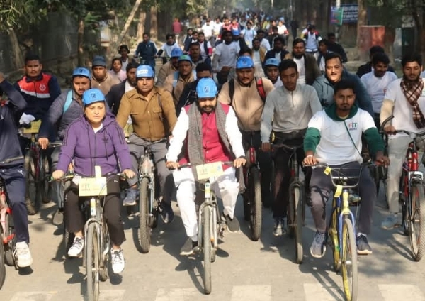 साइकिल प्रतियोगिता में डॉ दयाशंकर साइकिल प्रतियोगिता में डॉ दयाशंकर