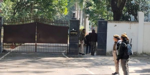 (अपडेट )निलंबित आईएएस विनय चौबे की पत्नी से 10 घंटे से एसीबी टीम कर रही पूछताछ