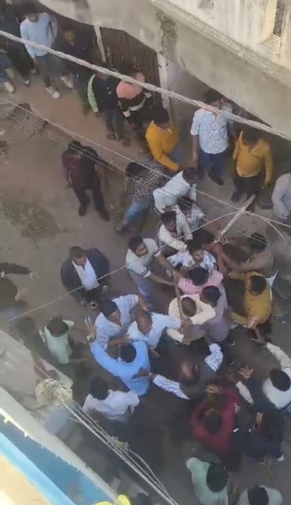 लाठी-डंडे,पूर्व मंडी अध्यक्ष सहित आठ पर केस दर्ज लाठी-डंडे,पूर्व मंडी अध्यक्ष सहित आठ पर केस दर्ज