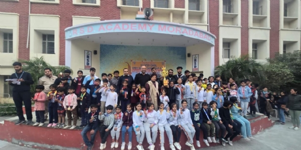 आरएसडी स्पोर्ट्स एकेडमी में सम्पन्न हुई चैम्पियनशिप के विजेता खिलाड़ी ट्रॉफी के साथ। आरएसडी स्पोर्ट्स एकेडमी में सम्पन्न हुई चैम्पियनशिप के विजेता खिलाड़ी ट्रॉफी के साथ।