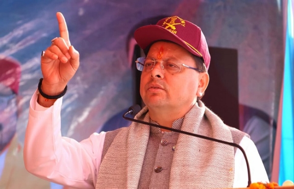 मुख्यमंत्री पुष्कर सिंह धामी सशस्त्र सेना झंडा दिवस के अवसर पर सवाड़,चमोली में आयोजित कार्यक्रम को संबोधित करते।