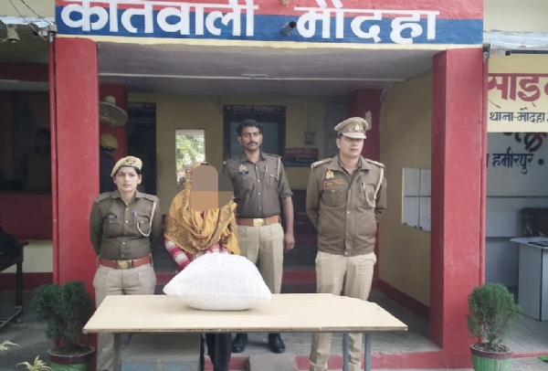 फोटो गांजा तस्करी में पकडी गई आरोपित महिला फोटो गांजा तस्करी में पकडी गई आरोपित महिला