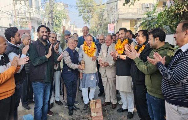 सोनीपत विकास कार्यो को आरंभ करवाते हुए विधायक निखिल मदान व मेयर राजीव जैन सोनीपत विकास कार्यो को आरंभ करवाते हुए विधायक निखिल मदान व मेयर राजीव जैन