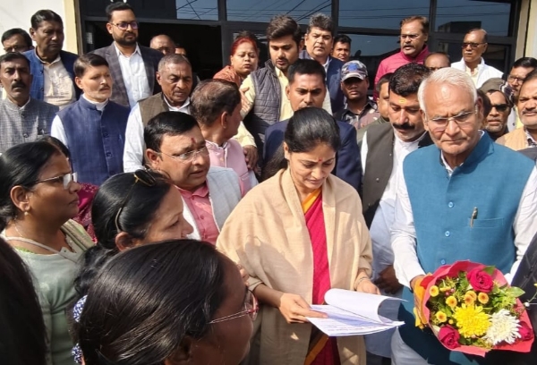 सांसद जनसंपर्क कार्यालय में जनसंवाद कार्यक्रम में केंद्रीय राज्यमंत्री अनुप्रिया पटेल। सांसद जनसंपर्क कार्यालय में जनसंवाद कार्यक्रम में केंद्रीय राज्यमंत्री अनुप्रिया पटेल।