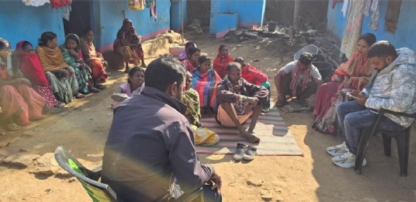 गोवा नाइट क्लब अग्निकांड में मांरे गए युवकों के परिजनों से मिले झामुमो नेता गोवा नाइट क्लब अग्निकांड में मांरे गए युवकों के परिजनों से मिले झामुमो नेता