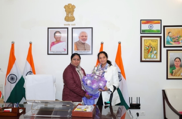 मुख्यमंत्री जनसेवा सदन में भारतीय महिला क्रिकेट टीम की खिलाड़ी प्रतिका रावल का स्वागत करती मुख्यमंत्री रेखा गुप्ता मुख्यमंत्री जनसेवा सदन में भारतीय महिला क्रिकेट टीम की खिलाड़ी प्रतिका रावल का स्वागत करती मुख्यमंत्री रेखा गुप्ता