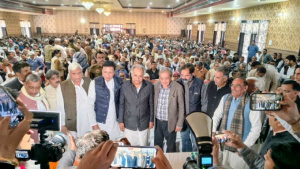 सद्भावना यात्रा सम्मान कार्यक्रम में मौजूद रणदीप सुरजेवाला, कुलदीप शर्मा व बीरेंद्र सिंह। सद्भावना यात्रा सम्मान कार्यक्रम में मौजूद रणदीप सुरजेवाला, कुलदीप शर्मा व बीरेंद्र सिंह।