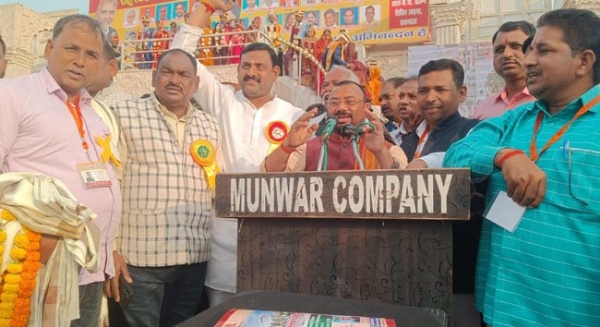 सम्बोधित करते सुरेन्द्र चौधरी सम्बोधित करते सुरेन्द्र चौधरी