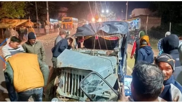 स्कूल बस और पुलिस जीप में भिड़ंत, जीप चालक की मौत स्कूल बस और पुलिस जीप में भिड़ंत, जीप चालक की मौत