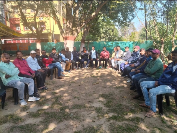 एचईसी मजदूर संघ की बैठक में मौजूद कर्मचारी एचईसी मजदूर संघ की बैठक में मौजूद कर्मचारी