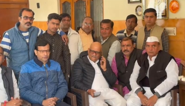 श्री प्रकाश जायसवाल के आवास पर मौजूद प्रदेश अध्यक्ष अजय राय व अन्य श्री प्रकाश जायसवाल के आवास पर मौजूद प्रदेश अध्यक्ष अजय राय व अन्य