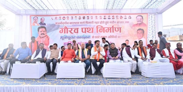 उपमुख्यमंत्री विजय शर्मा गौरव पथ निर्माण कार्य का भूमिपूजन करते हुए उपमुख्यमंत्री विजय शर्मा गौरव पथ निर्माण कार्य का भूमिपूजन करते हुए