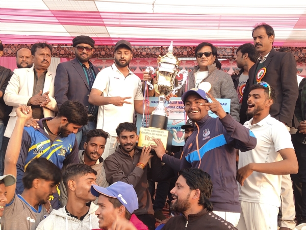 क्रिकेट के फाइनल में केजीएन ने दिल्ली को 6 विकेट से हराकर जीती ट्राफी क्रिकेट के फाइनल में केजीएन ने दिल्ली को 6 विकेट से हराकर जीती ट्राफी