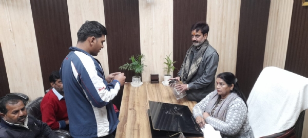 लकी ड्रॉ निकलती मेयर