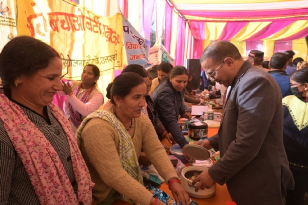 जिलाधिकारी ने शिविर लगाकर सुनी सीमांत ग्रामीणों की समस्याएं