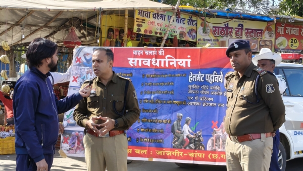 जांजगीर-चांपा: एएसपी उदयन बेहार की मौजूदगी में चला सड़क सुरक्षा अभियान, ‘विश्वशांति विश्वविद्यालय’ का जन-जागरण कार्यक्रम जारी