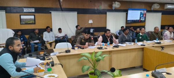 जिला स्तरीय उद्योग बंधु की बैठक की अध्यक्षता करते सीडीओ पवन कुमार मीना